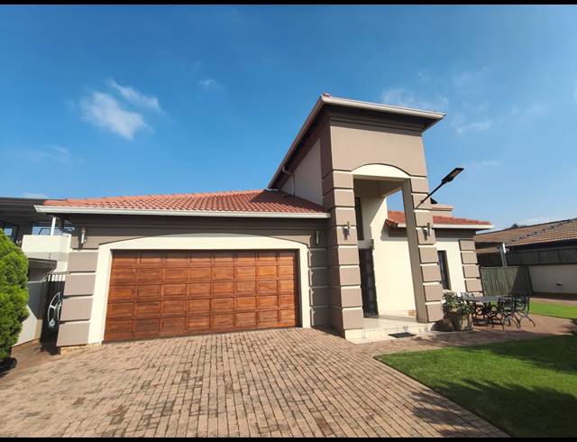 4 BEDROOM HOUSE FOR SALE IN VANDERBIJLPARK SE 8